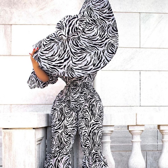 Custom sample (jumpsuit w.hat) - Picture 3 of 5